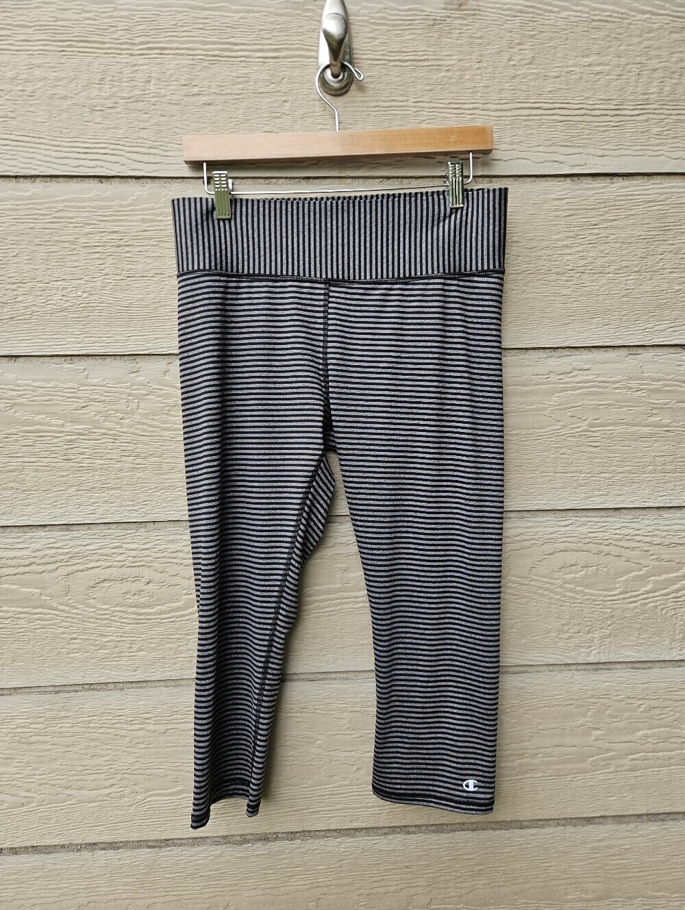 Champion Vapor black and gray striped capri leggings XL